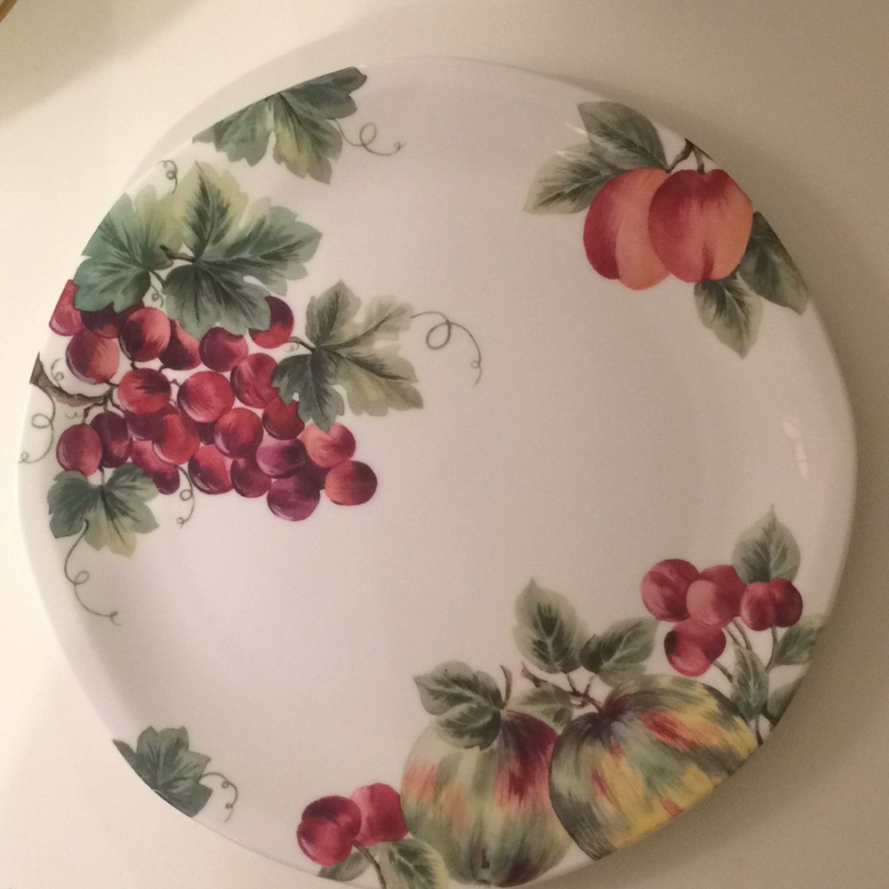 Royal Doulton Vintage Grape Dinner Plate.